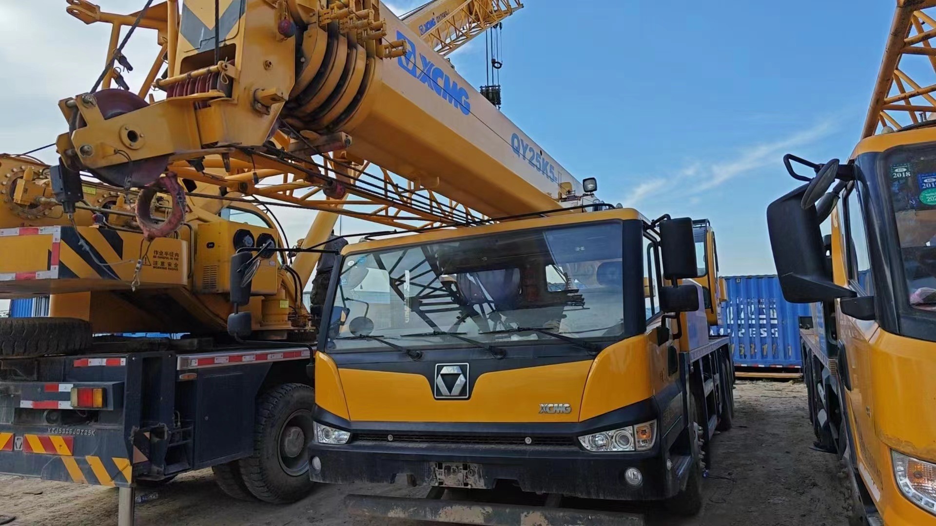 XCMG Zoomlion Truck Mounted Crane Power Diesel Concrete Pump Truck 220kw Engine Total Length 16600mm