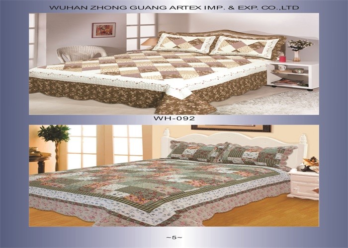 Cotton Frame Quilt Bedding Sets , Geometric Pattern Bedspreads And Comforters