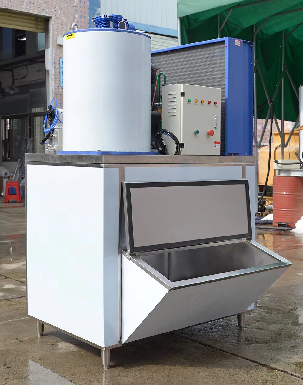 Refrigerating Capacity 12.3 KW 2000kg 2 Ton Flake Ice Machine for Business Sale Commercial Industrial Ice Making Machine