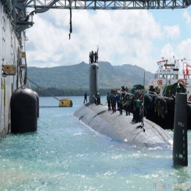Navy 50kpa Submarine Fender Hydro Pneumatic Rubber Fenders Customized Sizes