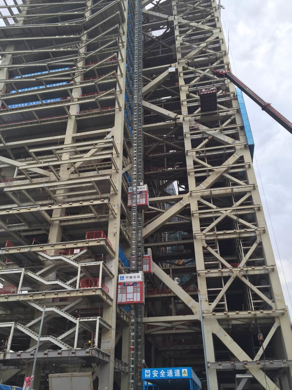 Vertical Transportion 300m Building Construction Hoist 1600kg