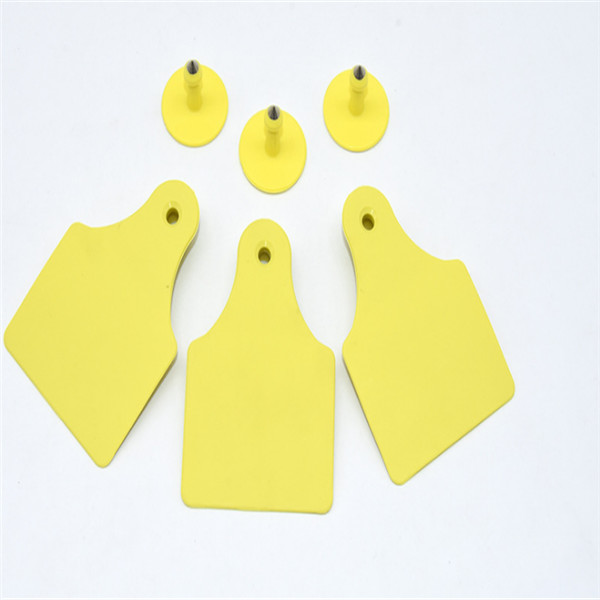 Middle Size Livestock Cattle Ear Tags Anti Fading Yellow 79*56mm TPU Material