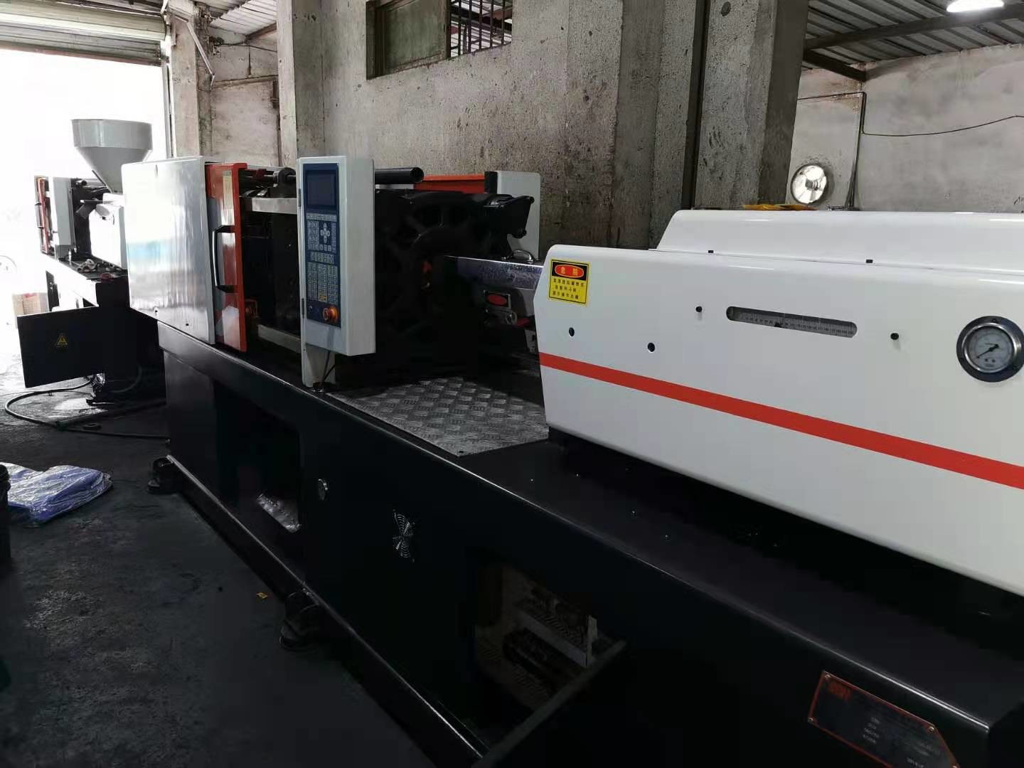 Used JM128-Ai Chen Hsong Injection Molding Machine 128ton Small For Plastic Pen