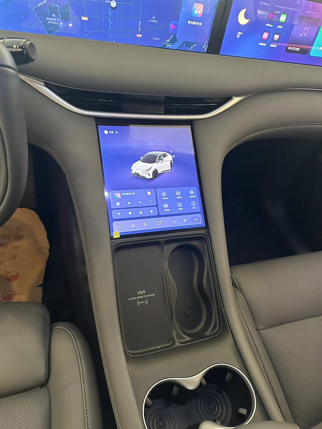 2023 High Power 4WD Zhiji LS6 EV Sports Car with Pure Electric Range of 560-702km