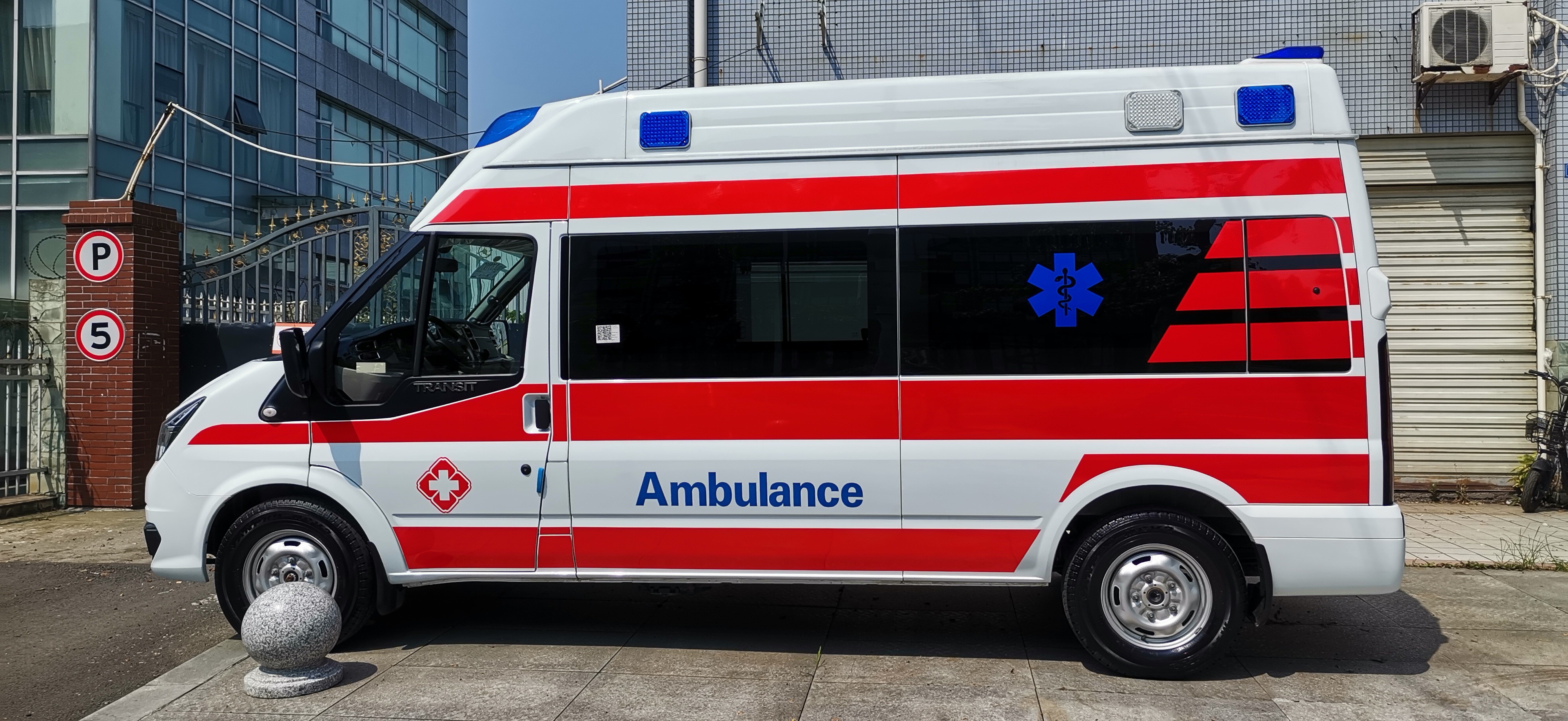 Medical Ford Transit Van Ambulance 8 / 9 Seater Diesel 4x2