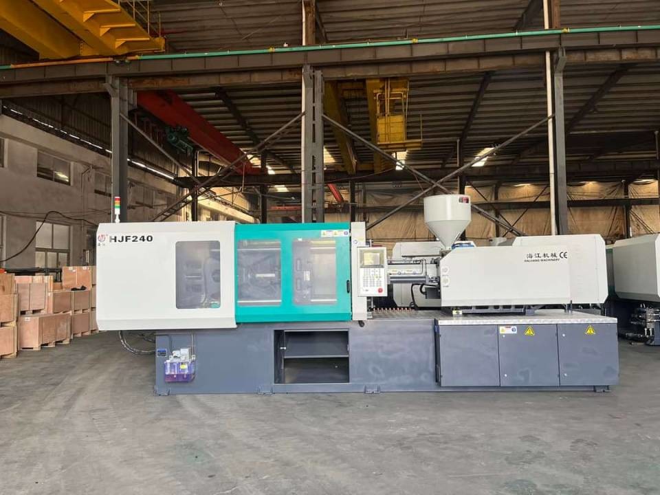Plastic Injection Molder With 180 Injection Speed And 490 Mold Opening Stroke