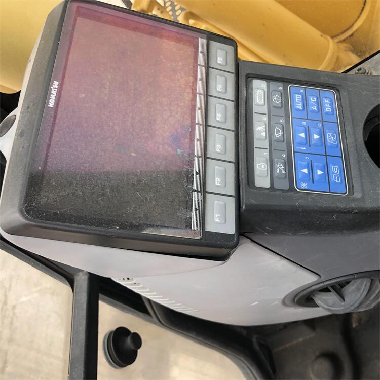 66 KW Good Health Komatsu PC138 Hydraulic Excavator in Japan Operating Weight 13400 KG