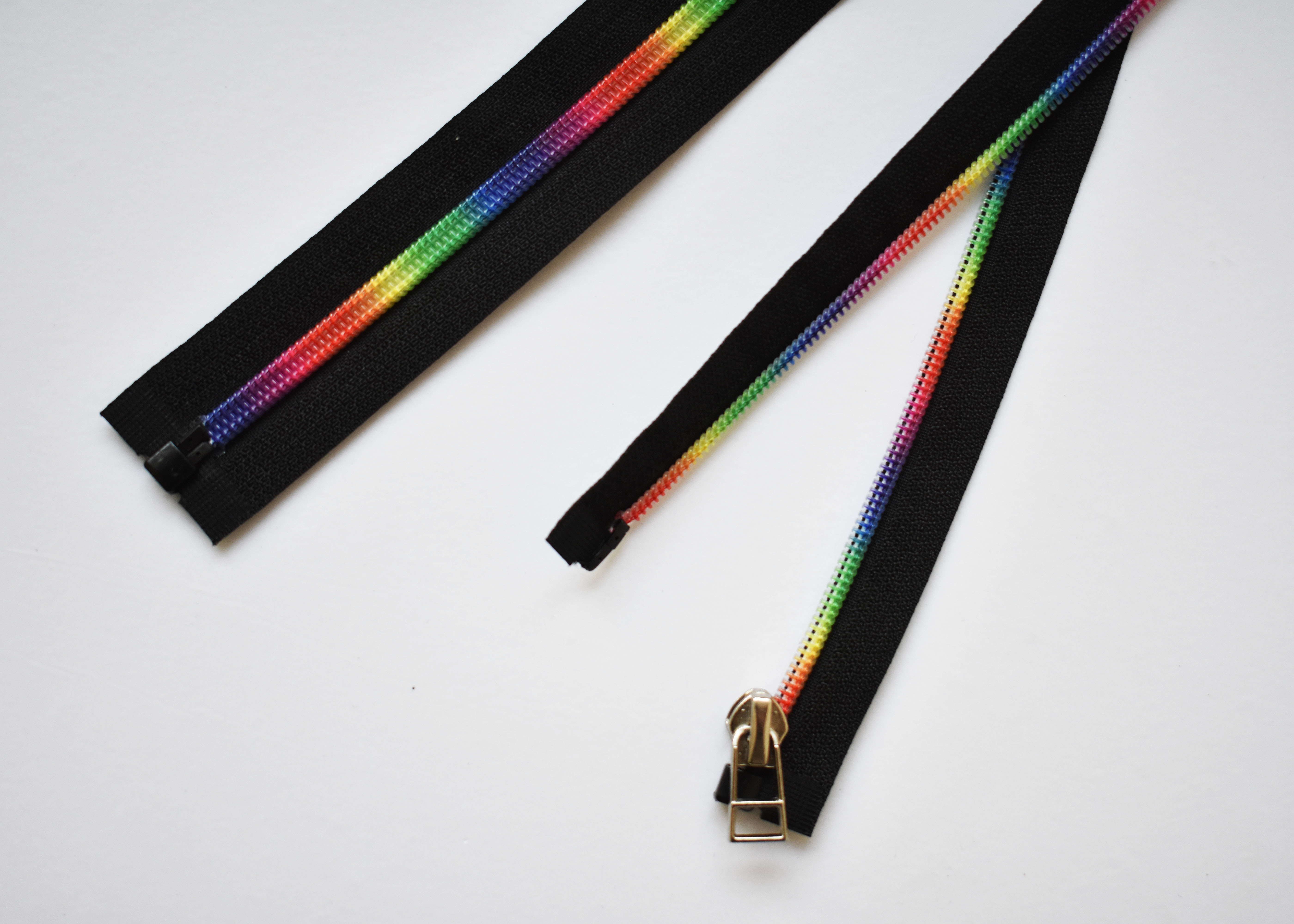 Plastic Type Sewing Notions Zippers , rainbow teeth multi colored zipperr for garment