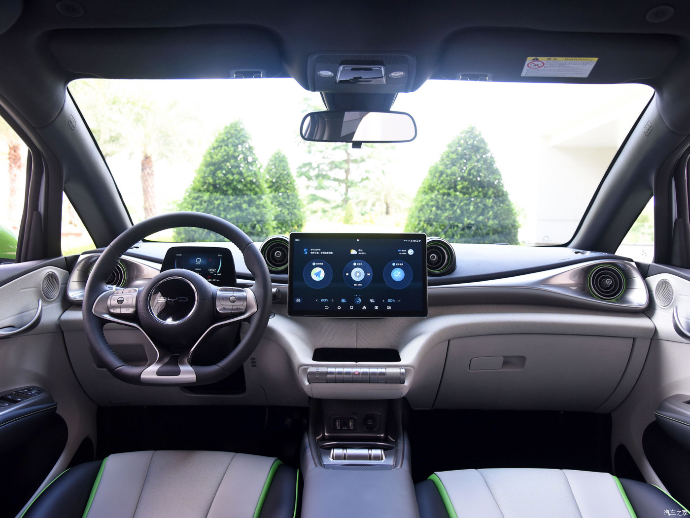 High-speed electric hatchback BYD Dolphin left direction disk large space five door five seat new car with a range of 405 km