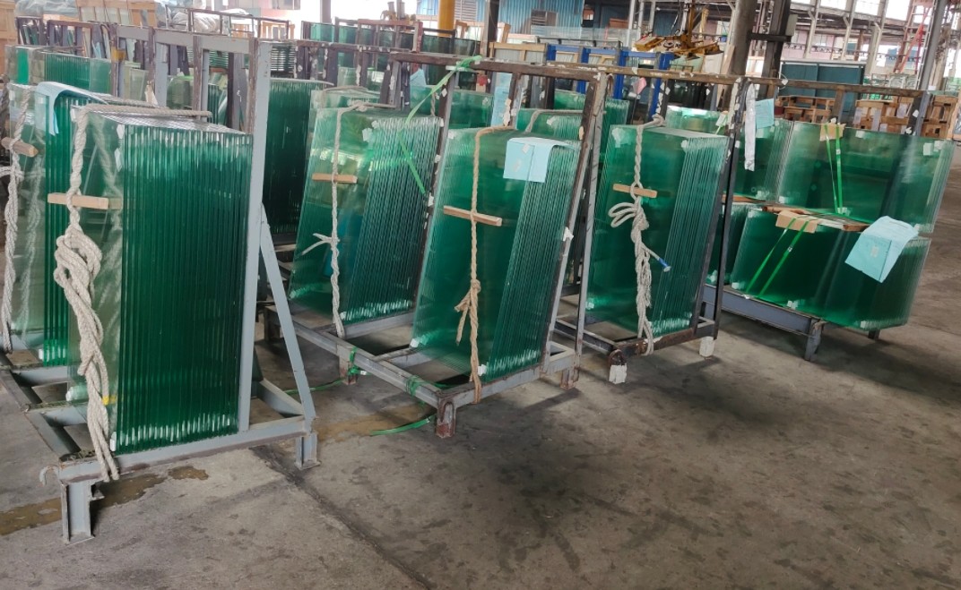 Clear PVB Toughened Laminated Glass in Super White Color for Curved Applications