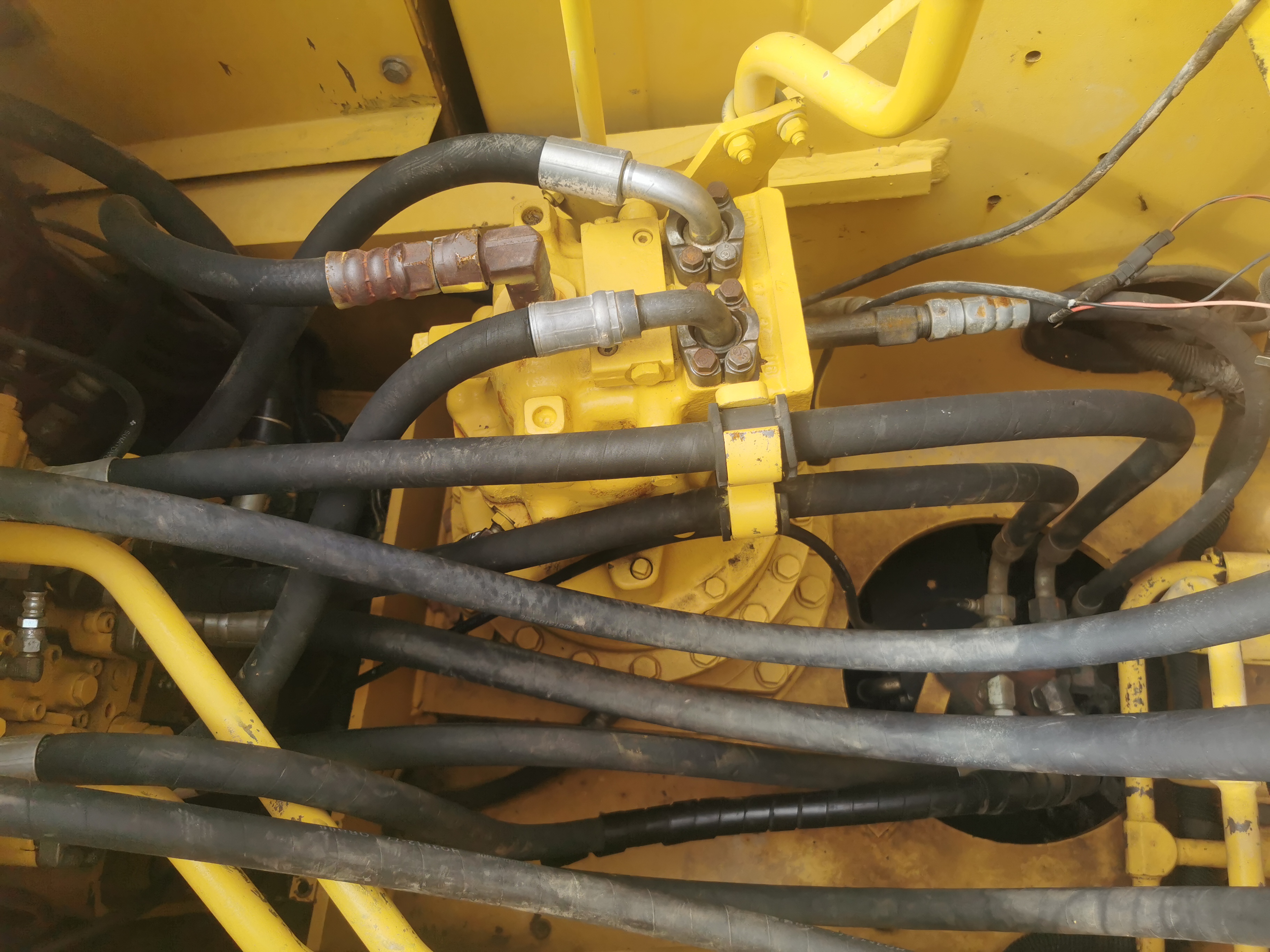 Used Kumatsu Crawler Excavator with 0.8m3 Bucket Capacity in Good Condition from Japan