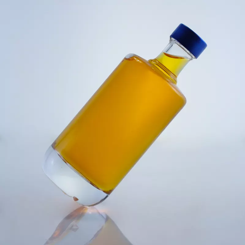 Round Shape Empty Glass Bottle With Screw Cap Decal Surface for 700 ml Vodka Bottle