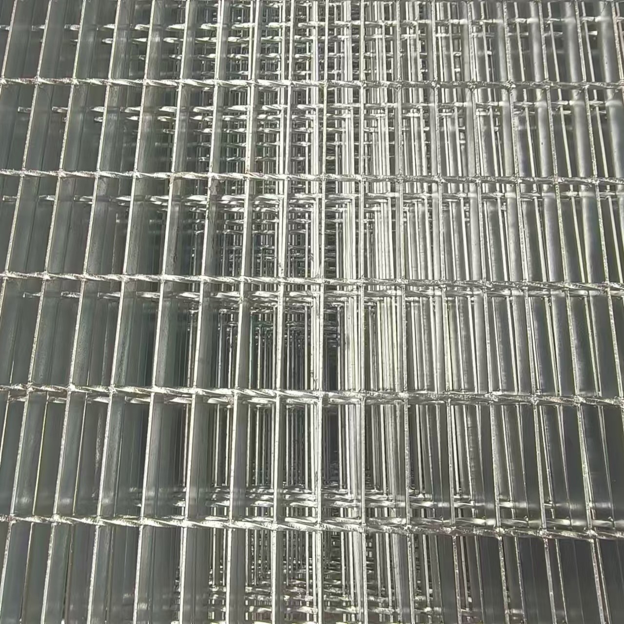 Convenient Aluminum Grating For Industrial Applications