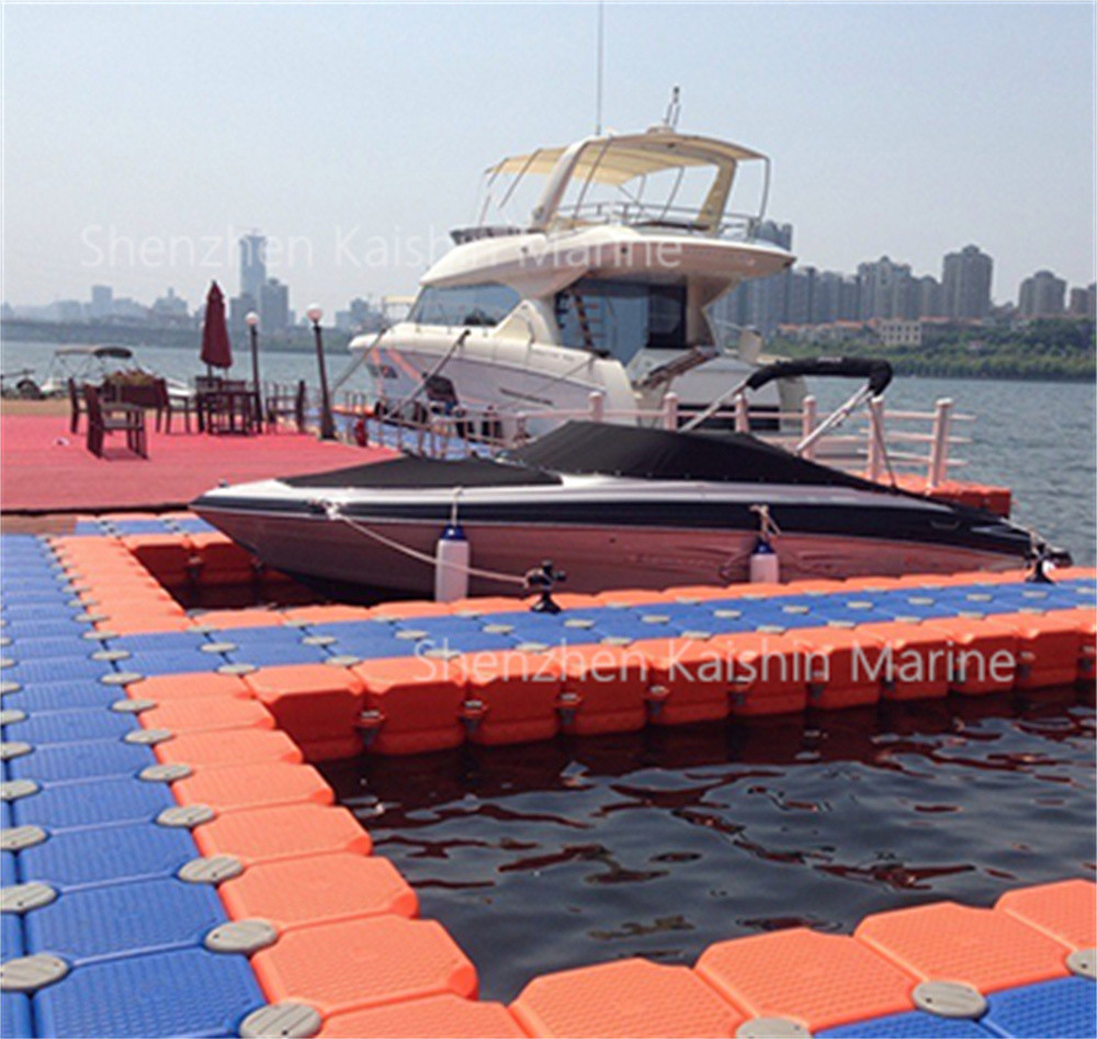 Modular HDPE Plastic And EPS Foam Floating Dock Pontoon Cubes 350kg/Sqm Load Capacity