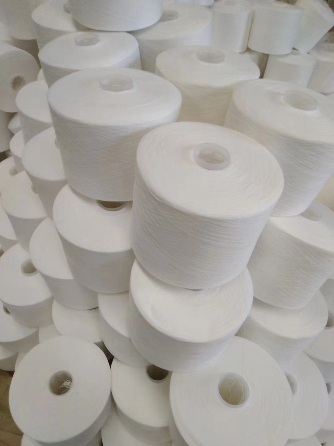 Manufacture Produce Spun Polyester Yarn OEM Raw White 60/2 with Chemical Resistance