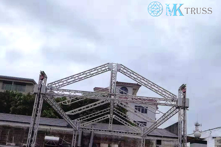 290*290*2000mm Customized Curved Aluminum Truss Stand Lectern Podium