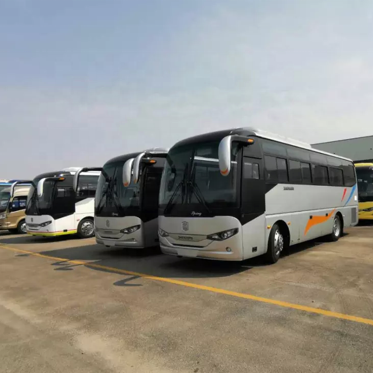 Euro 2 Emission Standard 30 Seats Luxury Coach Bus with Manual/Automatic Transmission