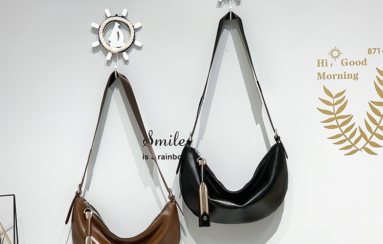 Ladies Cowsplit Leather Crossbody Saddle Bag Purse Half Moon Bag With Wide Shoulder Strap