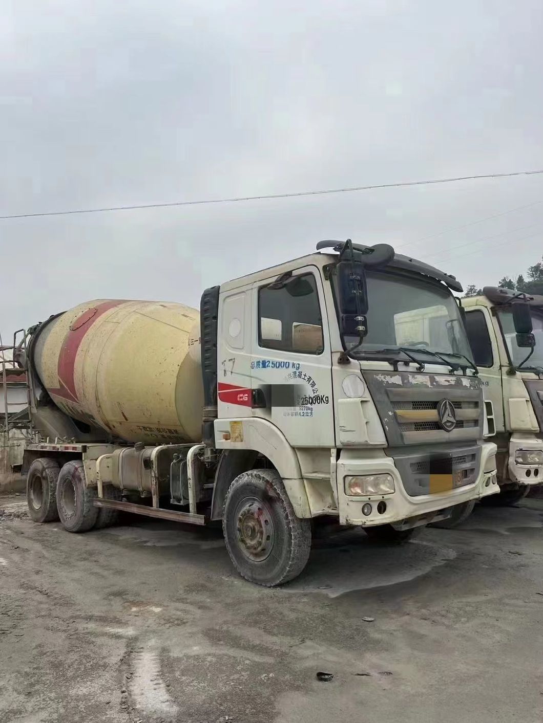 12 Cbm Concrete Mixer Truck Construction Machinery Under Very Good Condition