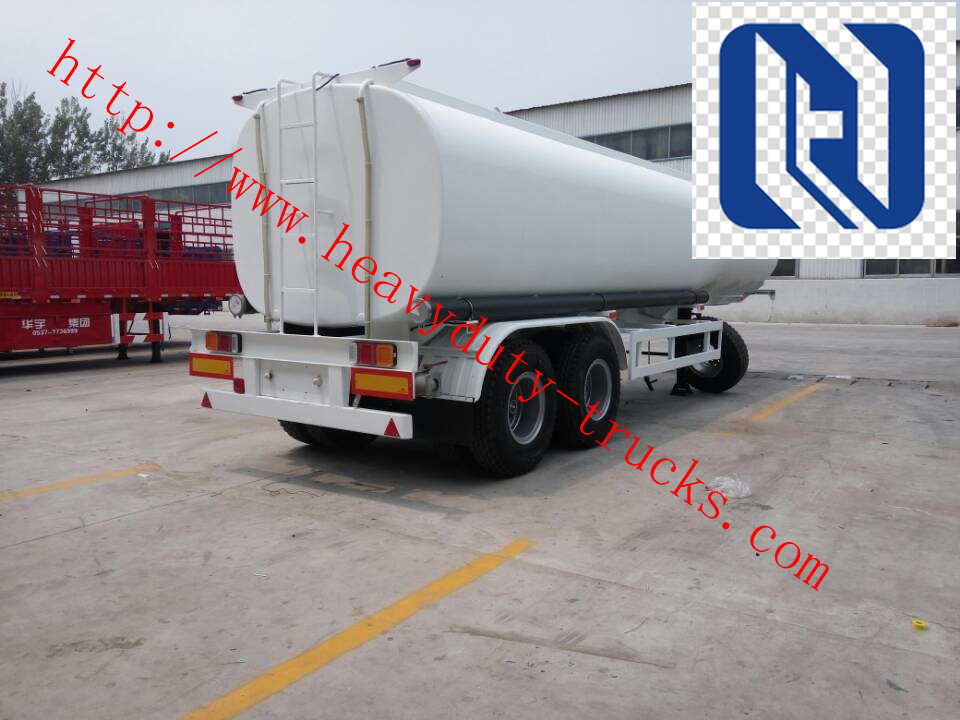 Sinotruk 40M3 3 Axles 2 Apartments Large Capacity Diesel Trailer Semi Truck / Fuel Tanker Truck