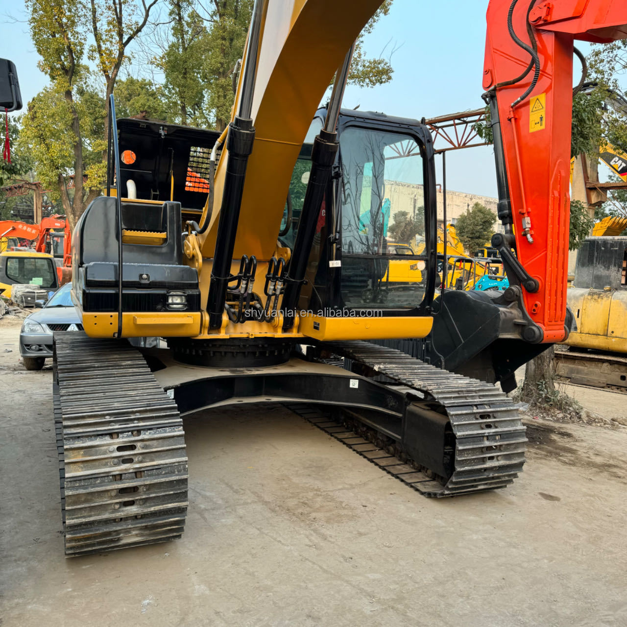 CAT320D2 Second-Hand Excavator with and High Work Efficiency in Good Condition Ready