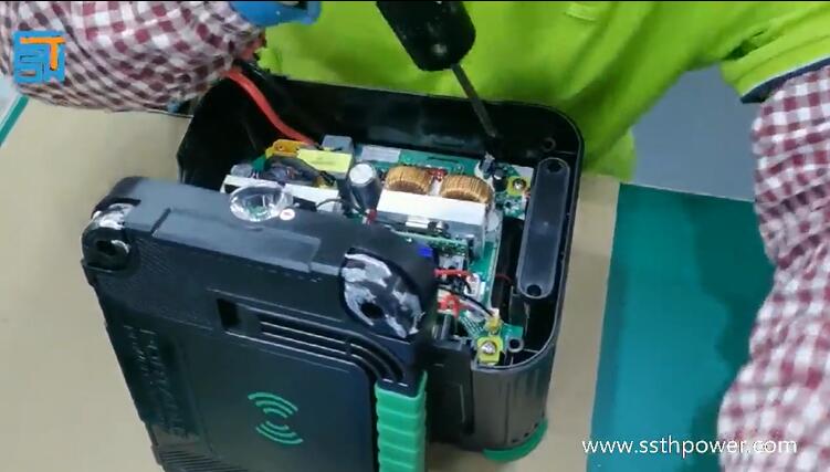 300 Watt Portable Power Station Dual USB Charging Camping Portable Power Supply With QC3.0