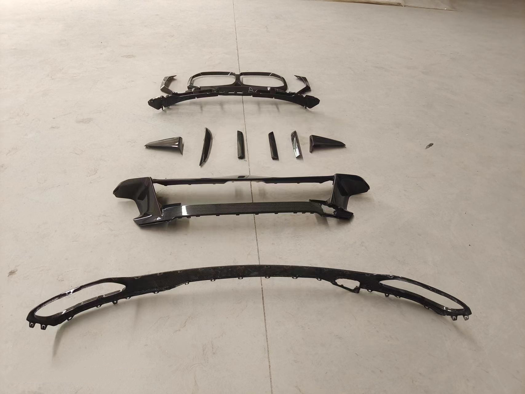 For BMW X7 Carbon Fiber Body Kit X7 OEM Style Carbon Fiber Front Lip Diffuser Large Light Shade Body Kit