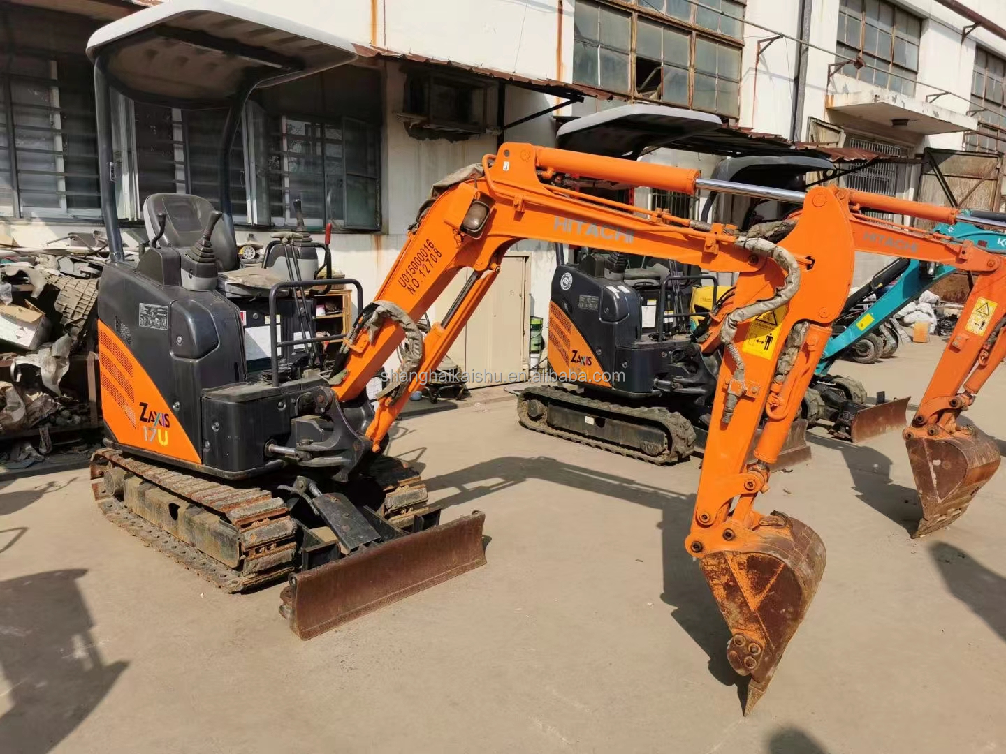 3600mm Long Hitachi ZX17 Used Excavator Chassis Retractable Imported Mini Excavator