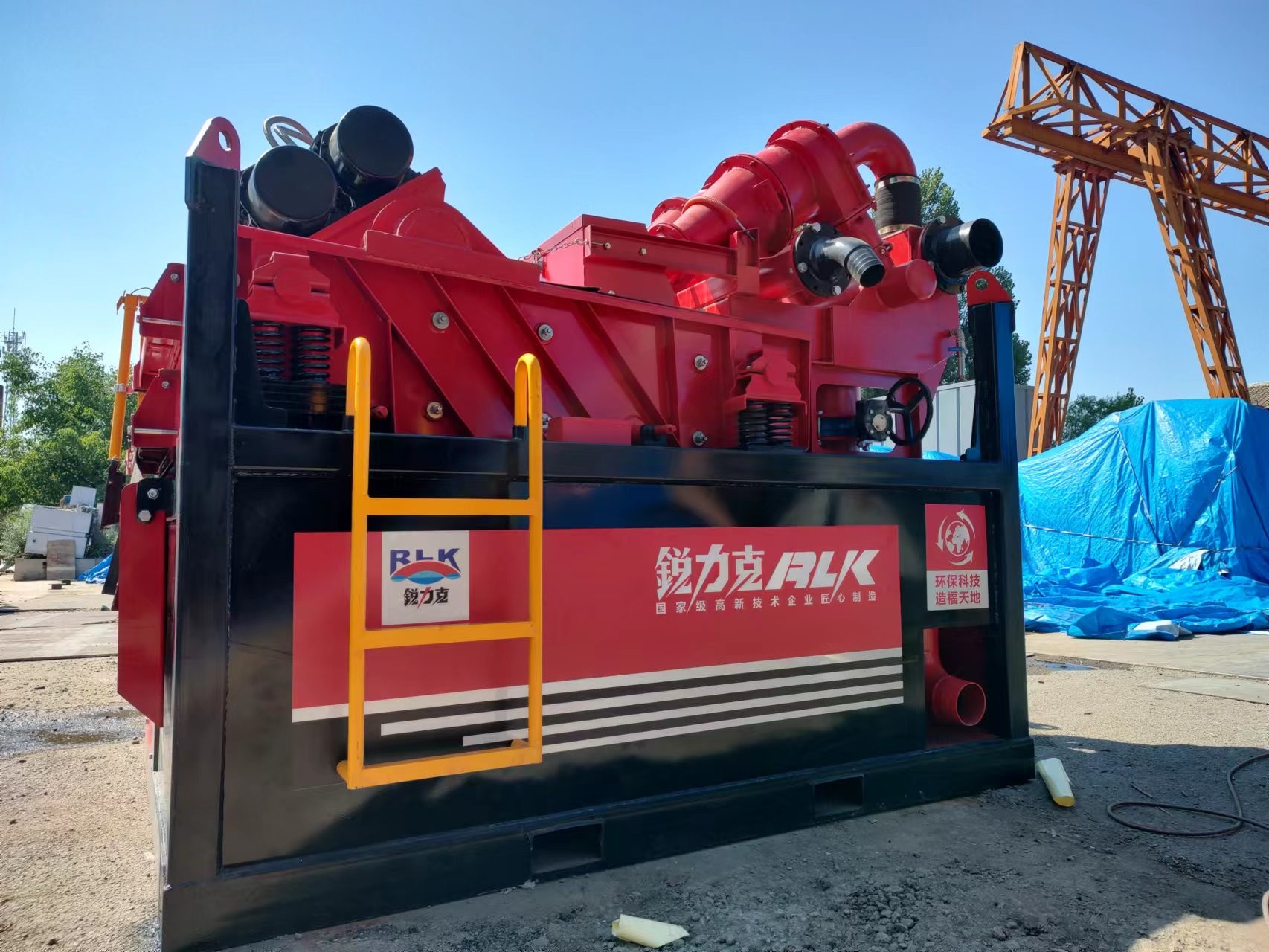 Get Cleaned Mud and Dry Solid Wastes Transport without Water Leaking with Mud Recycling System DN300*2