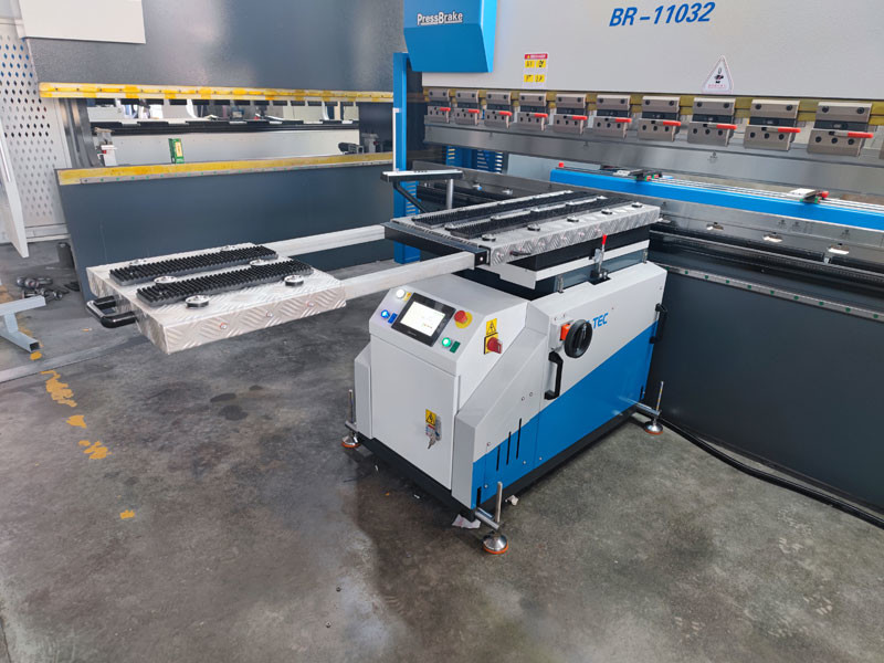 100T Hydraulic CNC Press Brake With Automatic Bracket