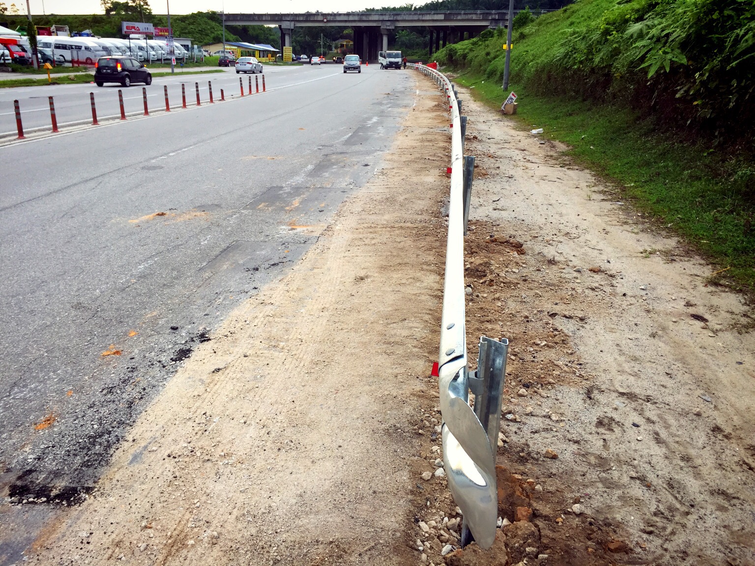 Roadway Safety Steel Corrugated Beam Highway Guardrail Z Post ISO9001 2000 Certified