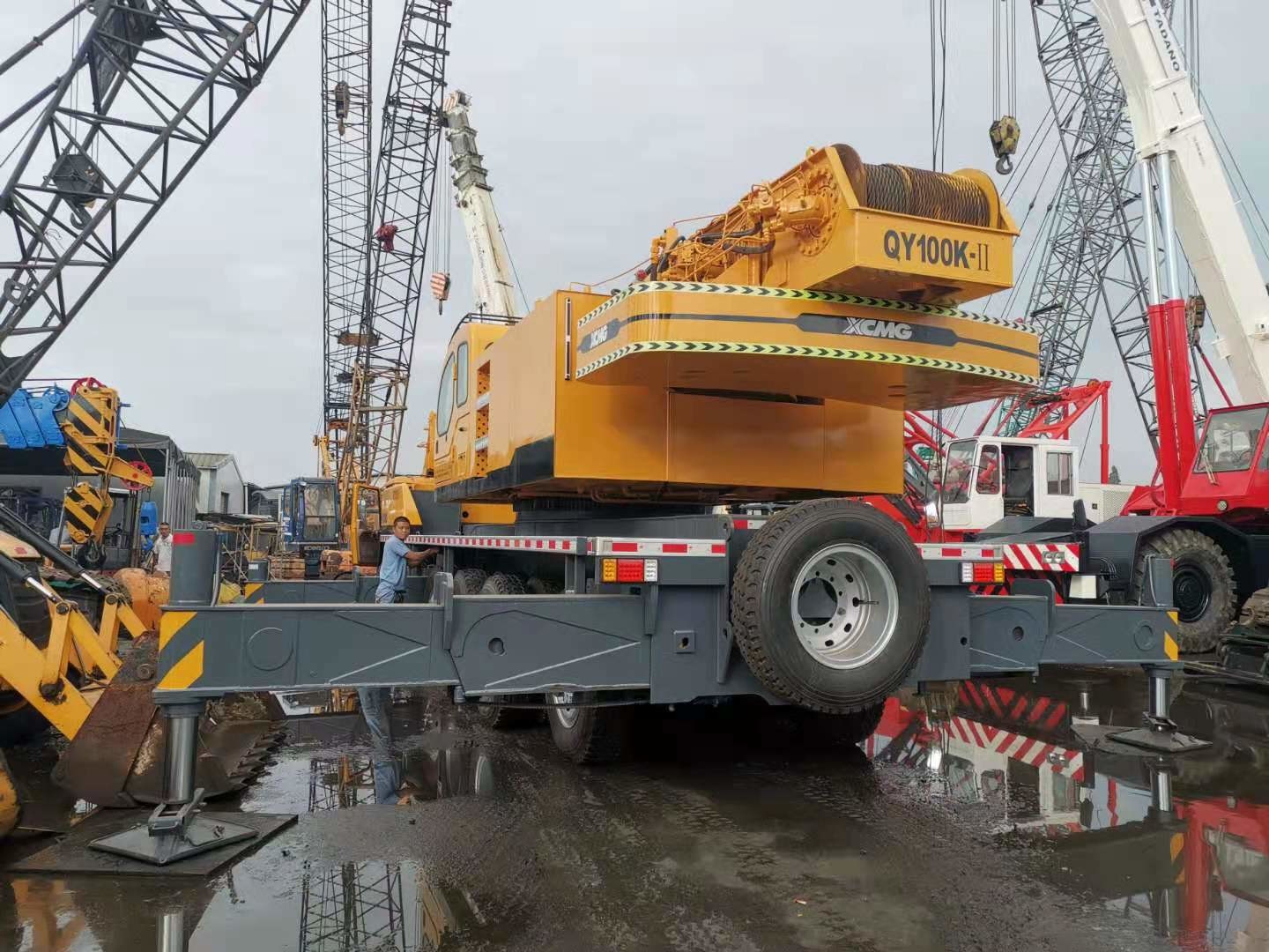 100T XCMG Truck Mounted Crane