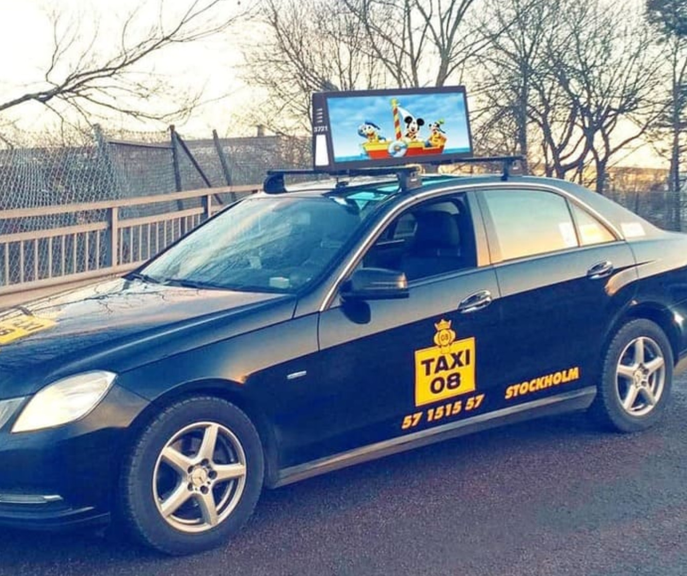 Double-Sided Taxi LED Display P2.5 with High Brightness Wireless 4G Car Electronic Screen GPS Positioning