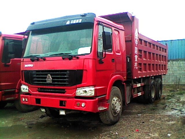 Sinotruk Howo 20 Ton Dump Tipper Truck , 6x4 Heavy Load Truck With Cabin