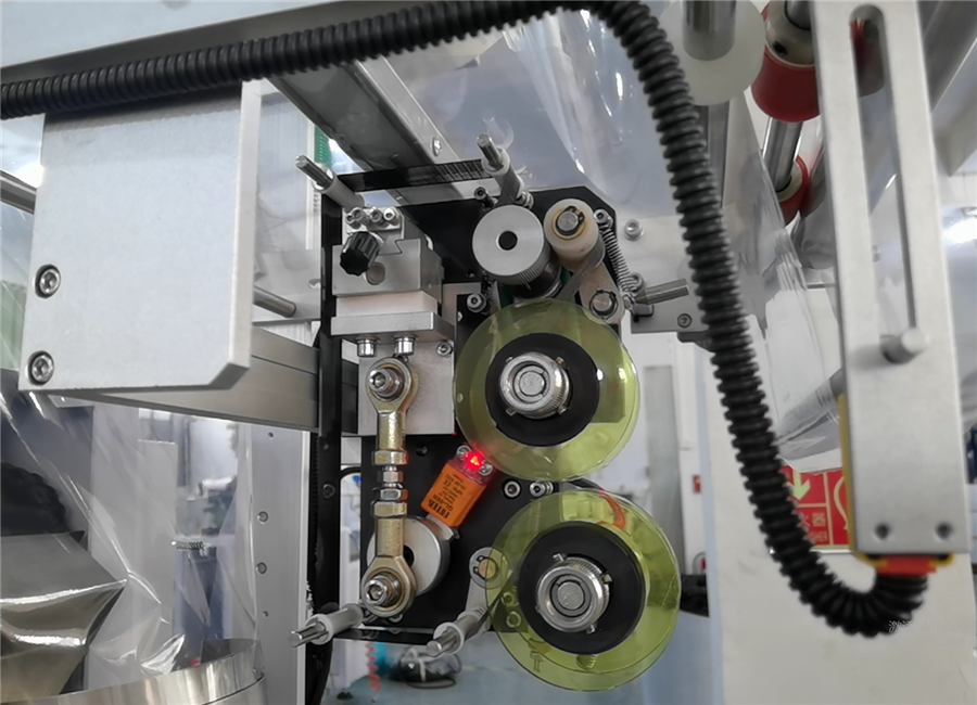 Manual Feeding Screw And Nut Semi-Automatic Packaging Machine Hardware Fittings Packing Machine Screws Bolt Packing Machine
