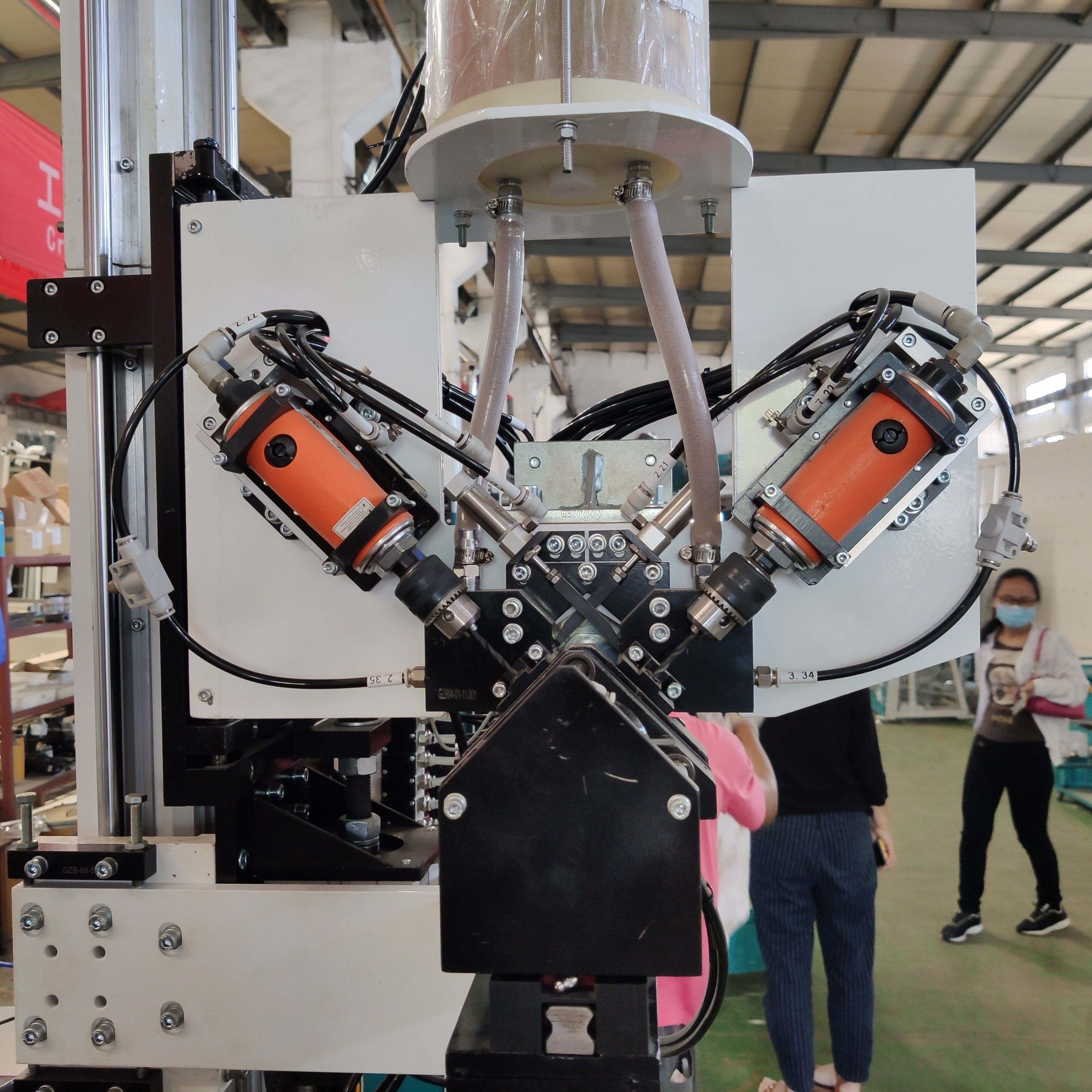 PLC Control Desiccant Filling Machine For Double Glass Insulated Hollow Glazing