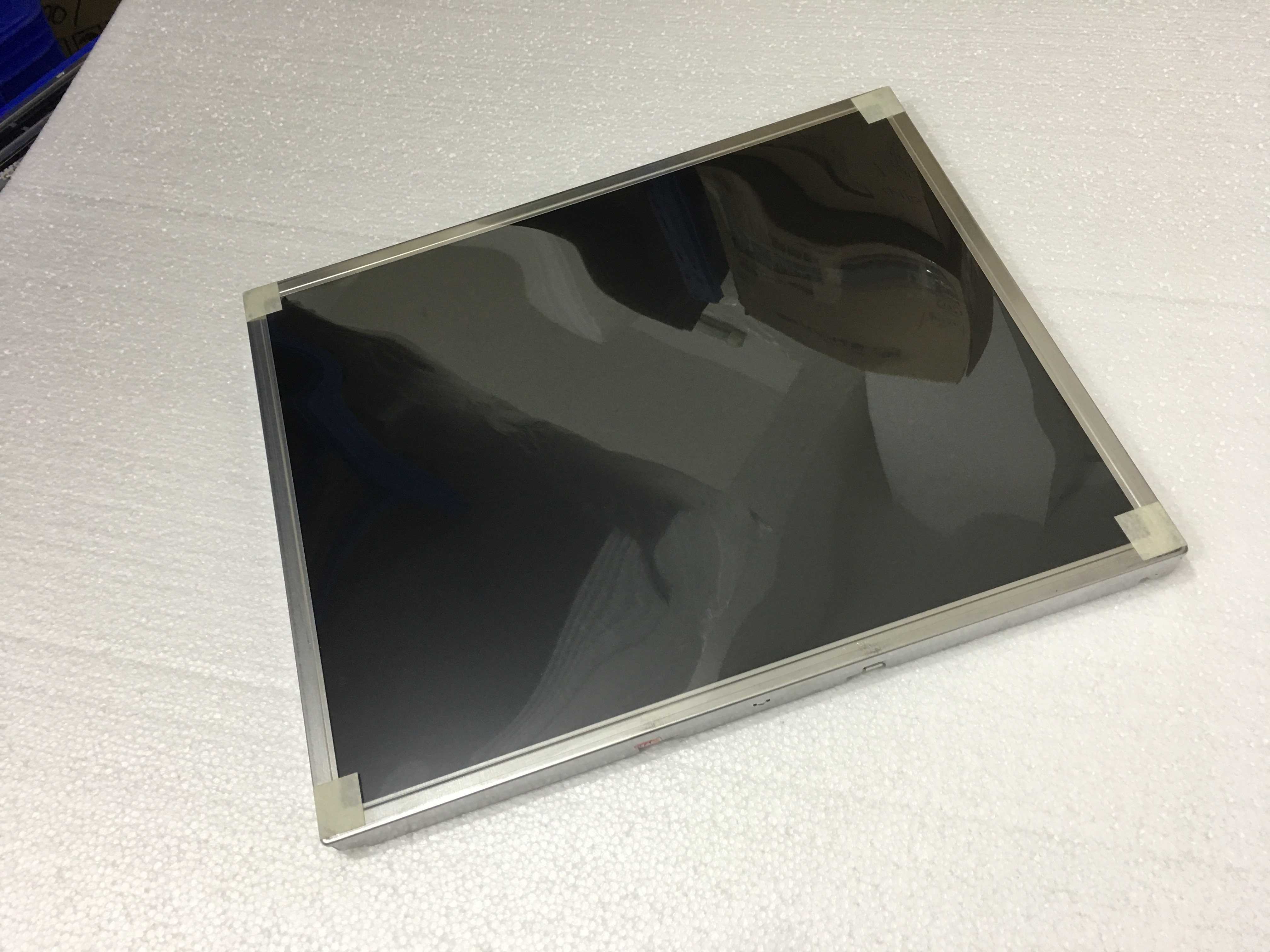 NL12876BC26-28 NLT 15.3INCH 330CD/M2 LCM 1280×768 1280×768RGB CCFL LVDS Operating Temp.: -10 ~ 70 °C INDUSTRIAL LCD DISP
