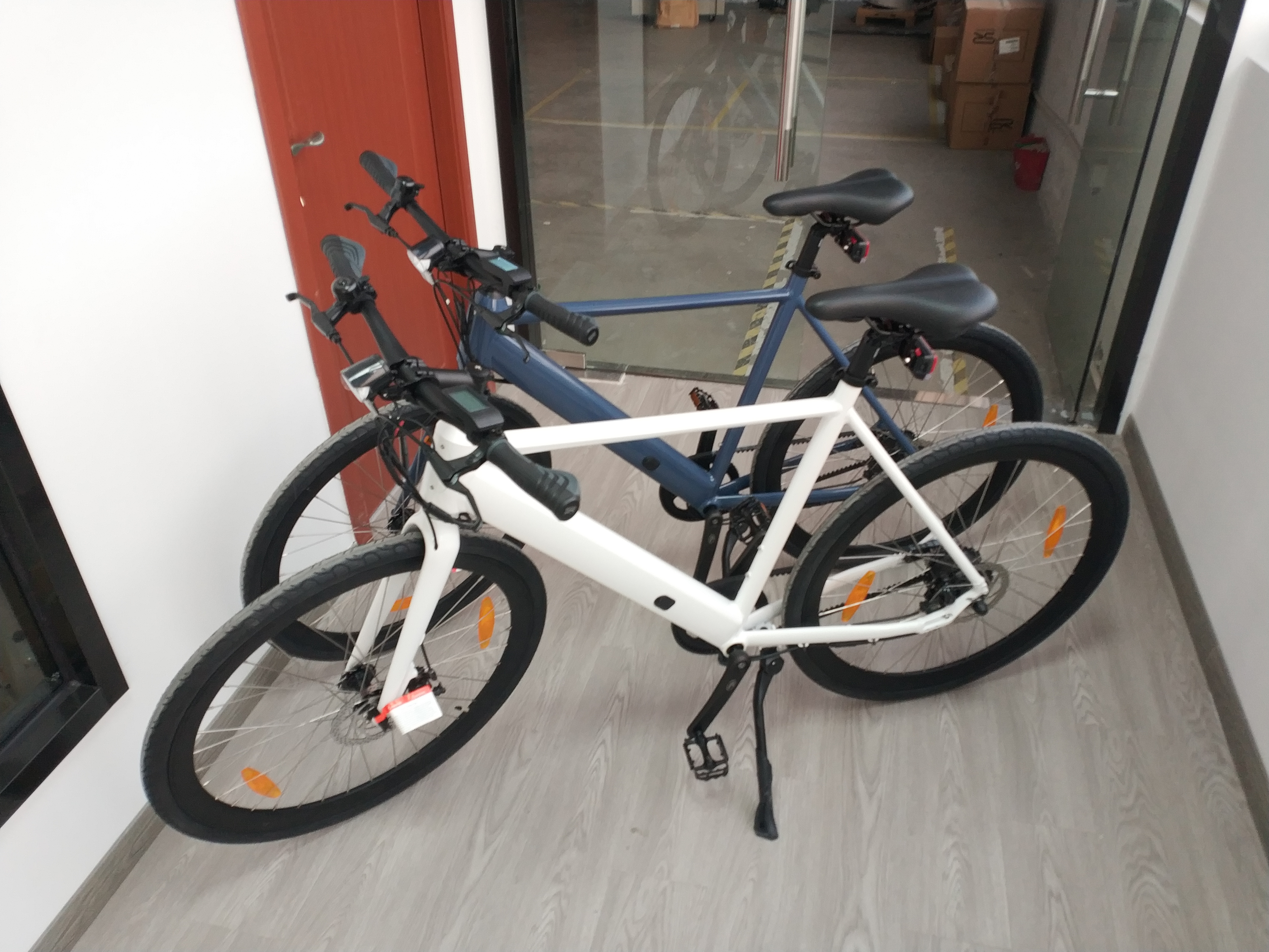 Integrated Battery Pedelecs 700C Electric Hybrid Bike Bicycle for Eco-Friendly Commute