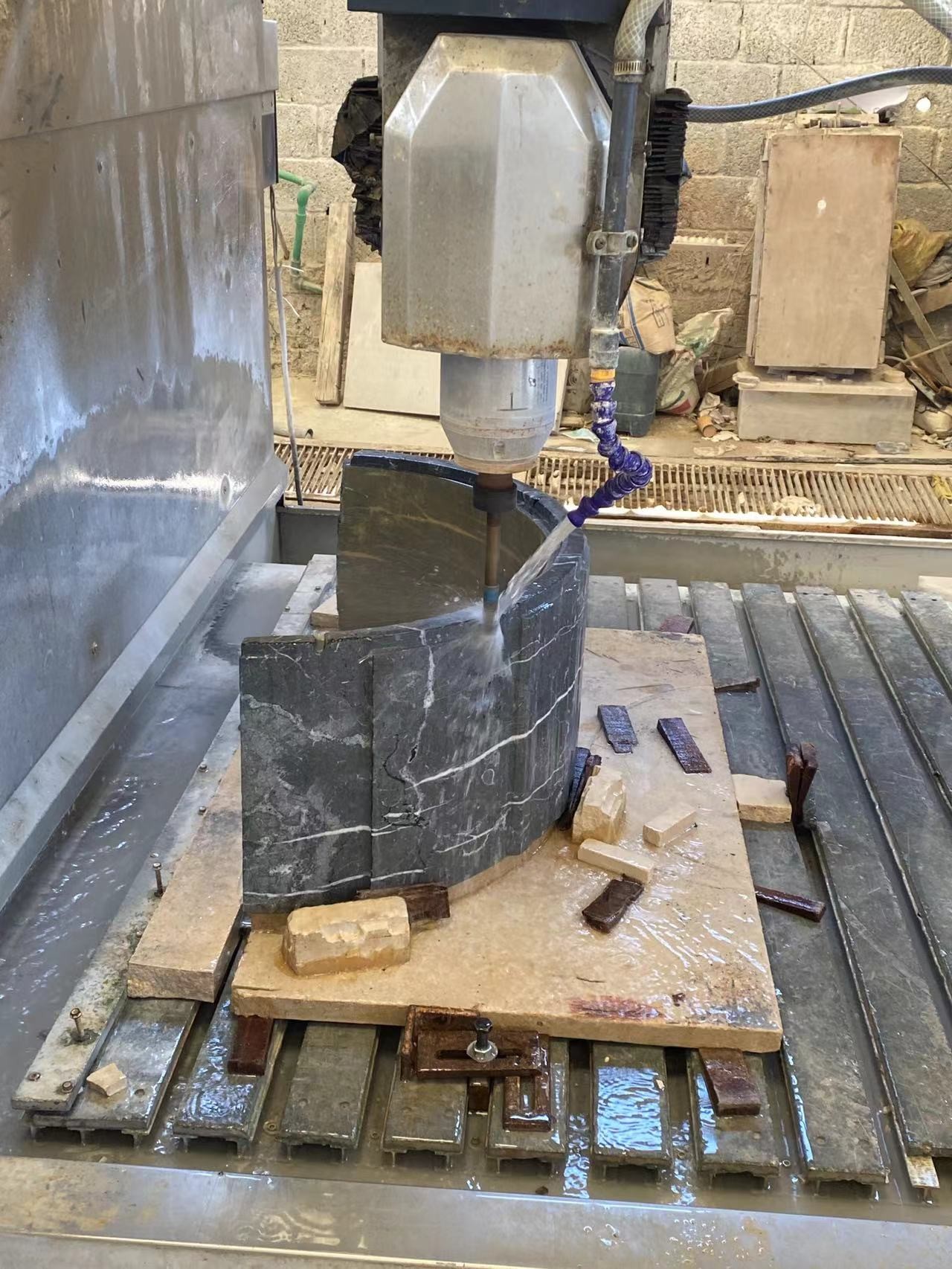 High Capacity 3-Axis CNC Stone Carving Machine For Marble And Granite Processing