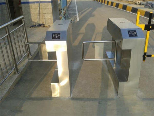 High Speed Pedestrian Swing Gate , Double Direction Airport Half Height Turnstile