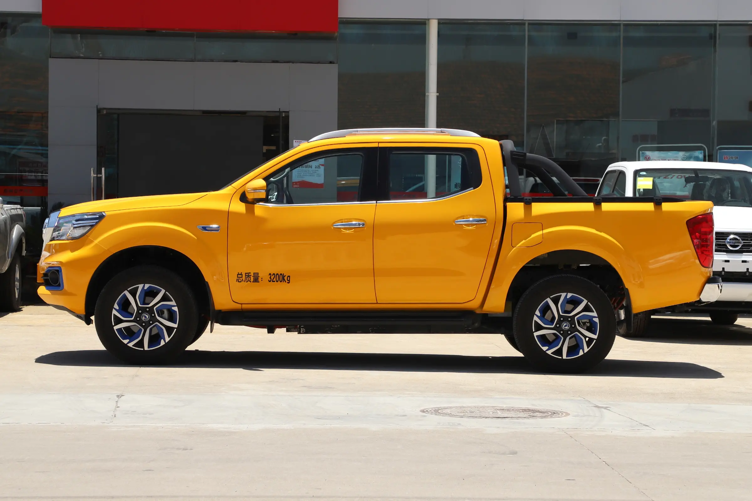 Dongfeng Rich 6 High Speed and Long Range 4WD Electric Pickup Truck for 5 Passengers