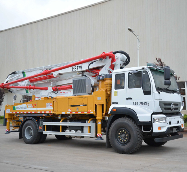 Remote Controlled Concrete Pump Truck For Precise Positioning In Complex Environments