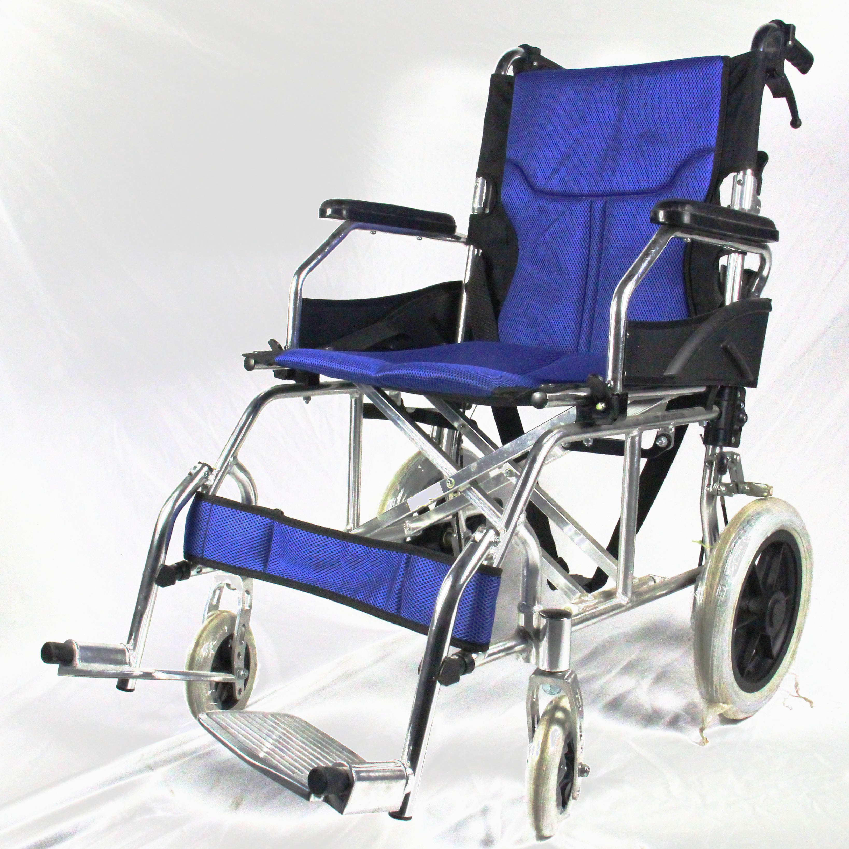 Custom Manual Lightweight Wheelchairs For Adults Red Pneumatic Rear Wheel 46cm