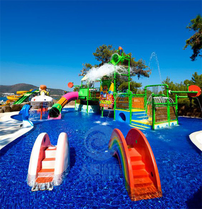 Rainbow Mini Splash Pad Children Fibreglass Water Slides Height 1.1m Width 0.6m