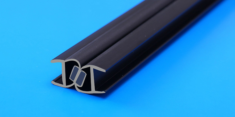 Surface Smooth Shower Screen Seal Strip Erosion Resistant Easy Installation
