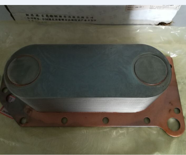 High Performance Diesel Engine Oil Cooler For Kinglong Higer Bus Corrosion Resistance
