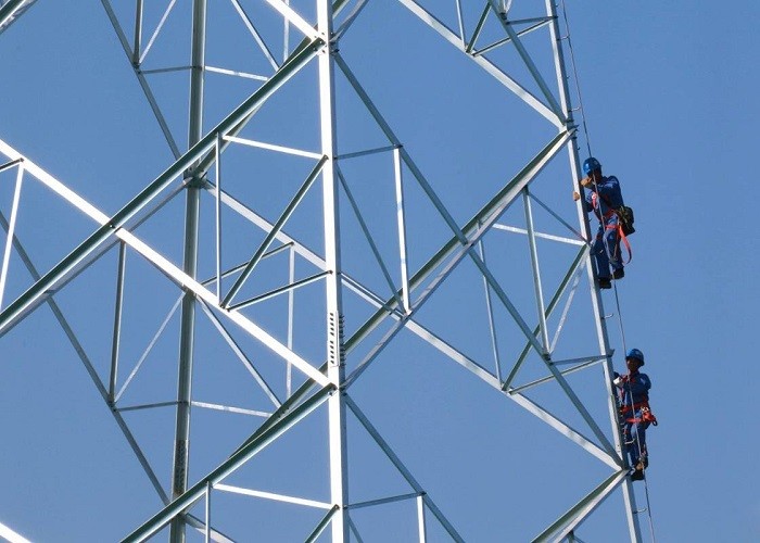 10KV - 1000KV Power Transmission Line Tower , Silver Lattice Steel Towers