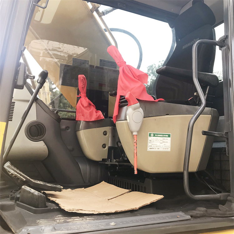 Japan Made Komatsu PC220-8 Excavator 22 Ton with 1 m3 Bucket Capacity in Good Condition
