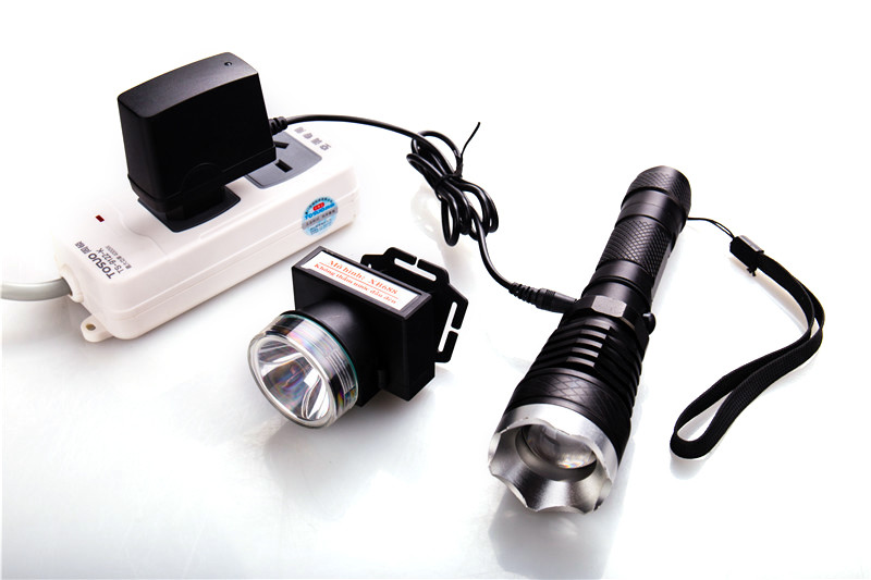 Constant Voltage 1A 8.4 V Li Ion Battery Charger US Plug High Reliability