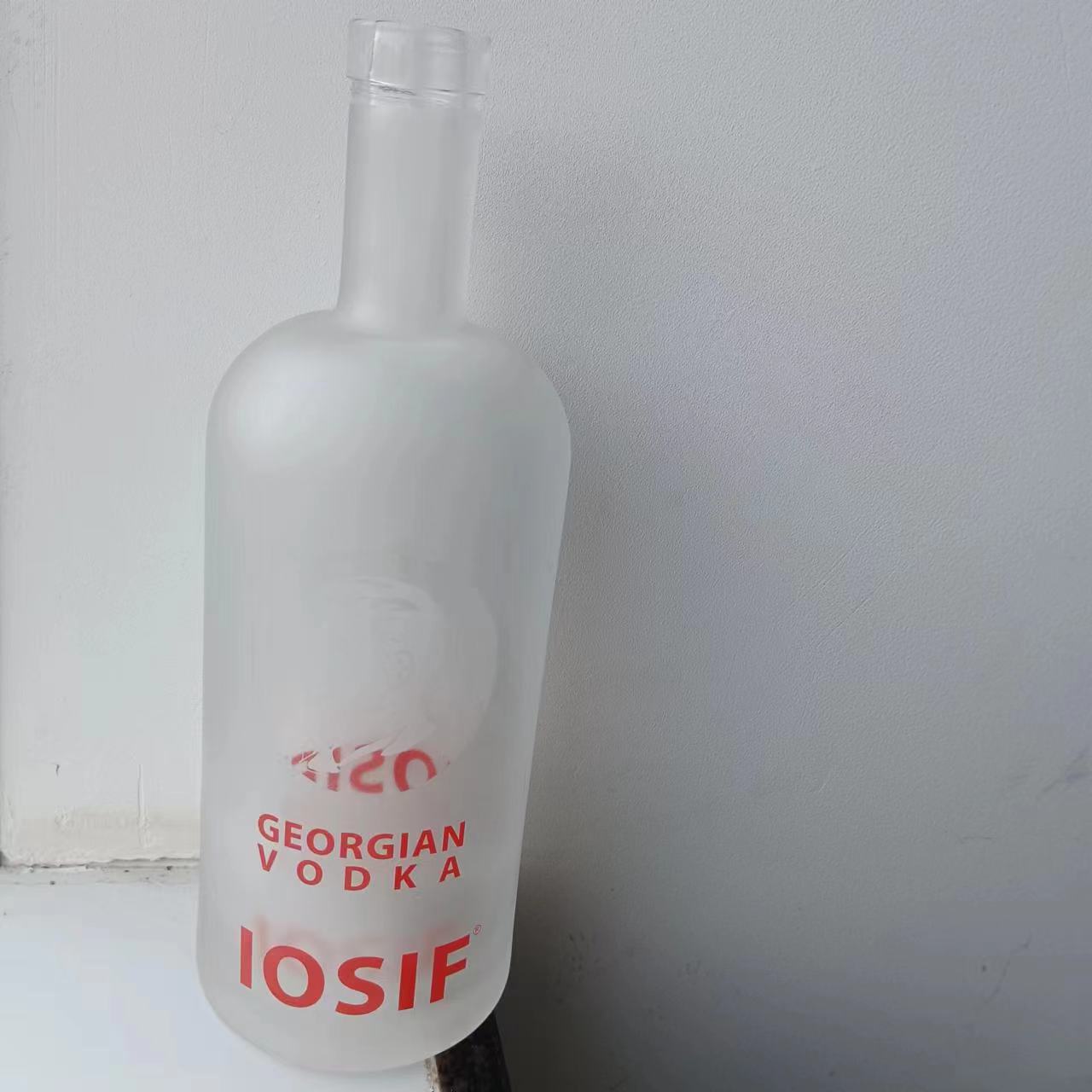 Rubber Stopper Sealing Type Transparent Frosted Glass Wine Bottles for Beverage 100ml 750ml 500ml